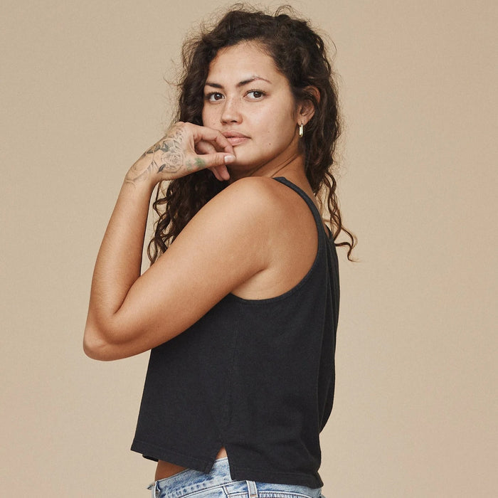 An everyday, lightweight boxy tank top  made of a cotton hemp blend in black.